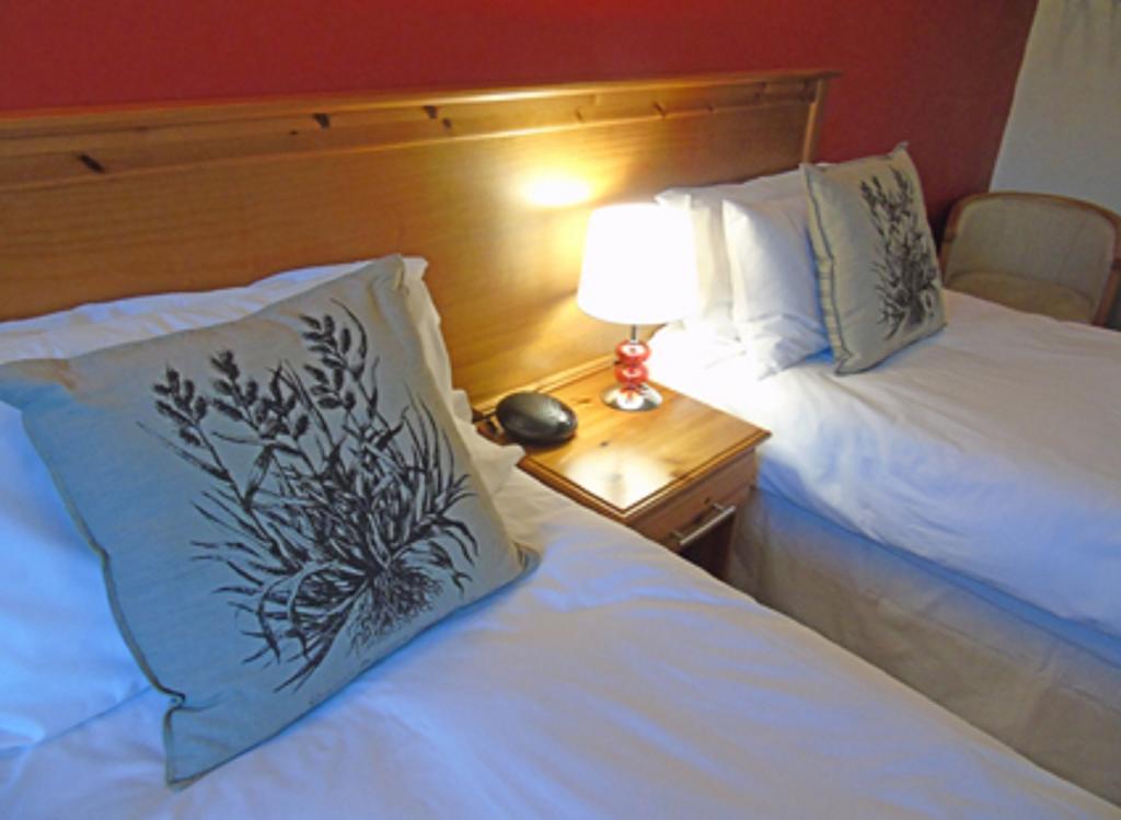 Guest house The Falcon At